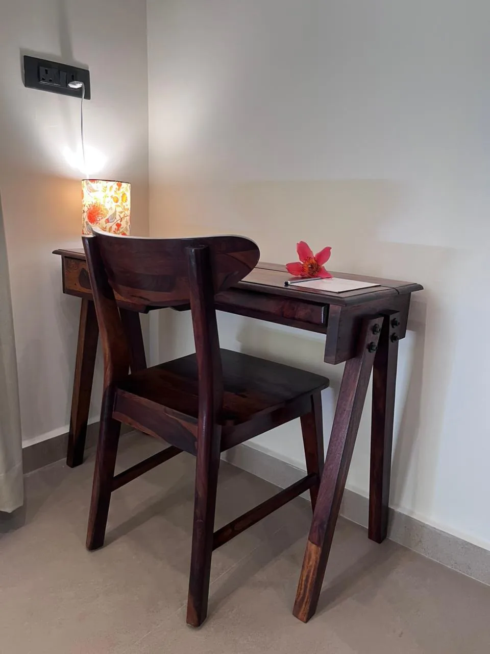 A writing desk and chair